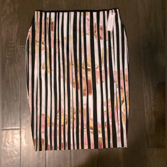 Bisou Bisou Dresses & Skirts - Striped flower print pencil skirt